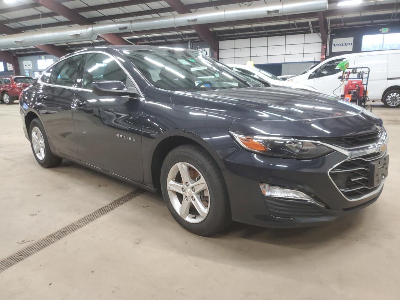 2023 Chevrolet Malibu - Image 4