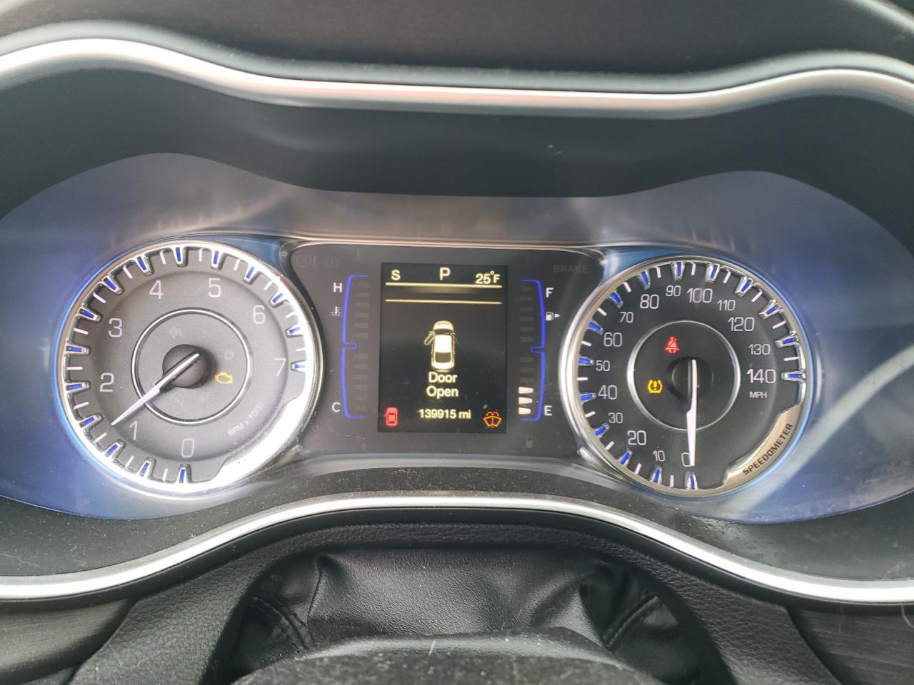 2016 Chrysler 200 - Image 9