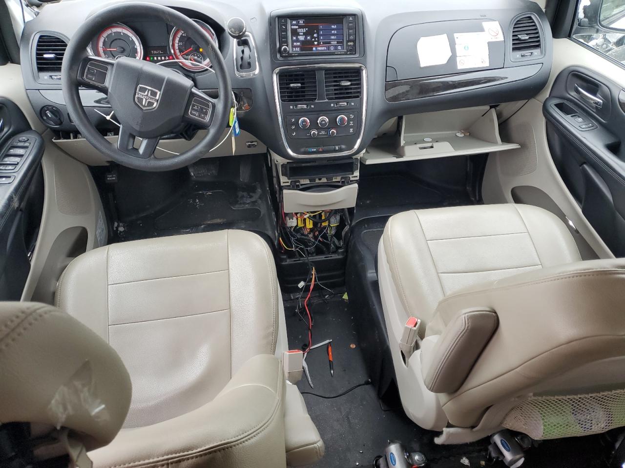 2019 Dodge Caravan - Image 8
