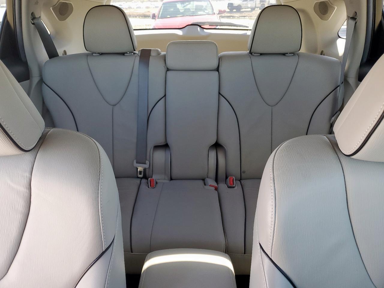 2013 Toyota Venza - Image 10