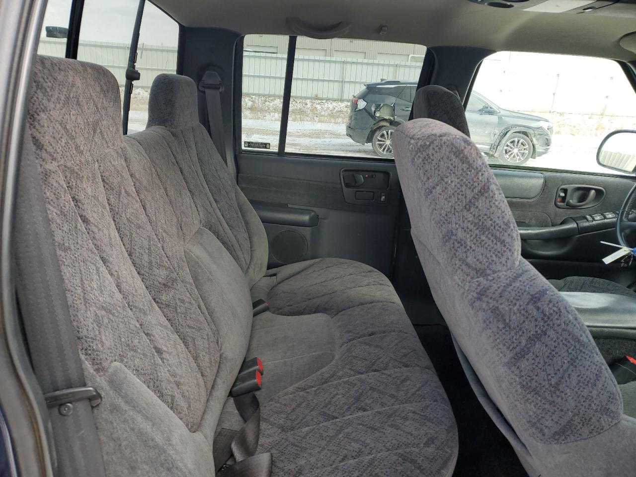 2002 Chevrolet S-10 Pickup - Image 10