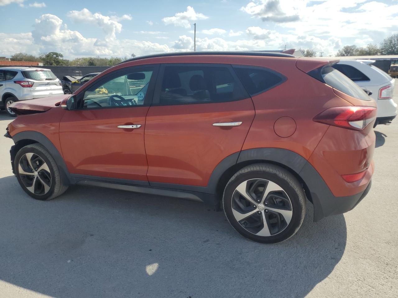 2016 Hyundai Tucson - Image 2