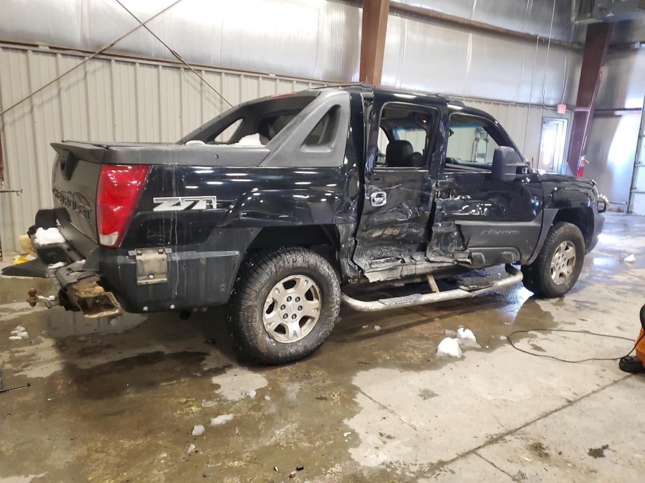 2004 Chevrolet Avalanche - Image 3