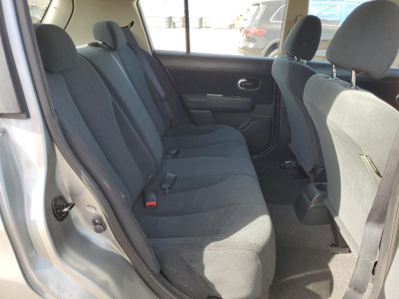 2010 Nissan Versa - Image 10