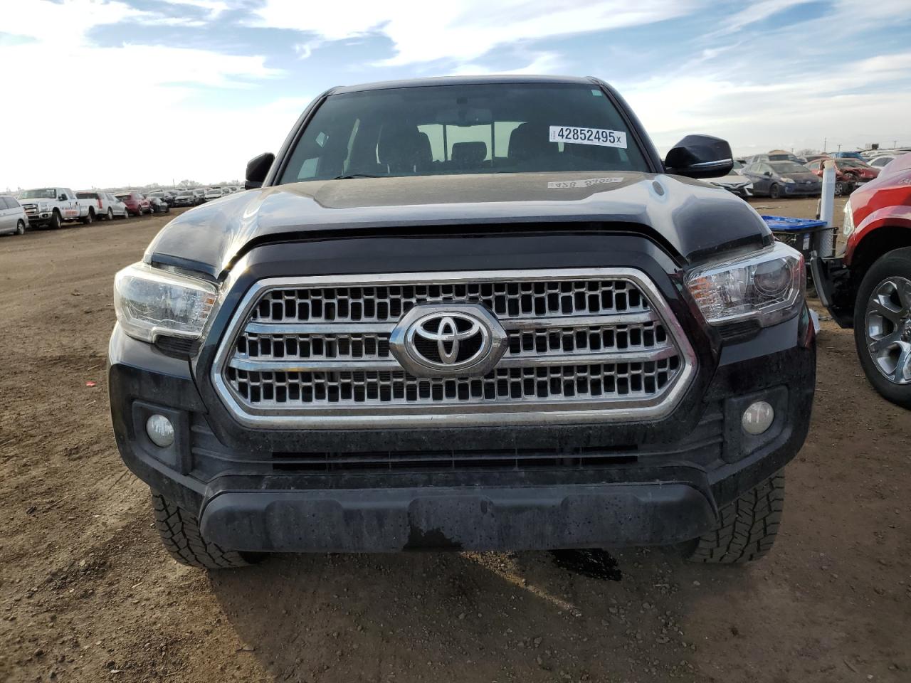 2017 Toyota Tacoma - Image 5