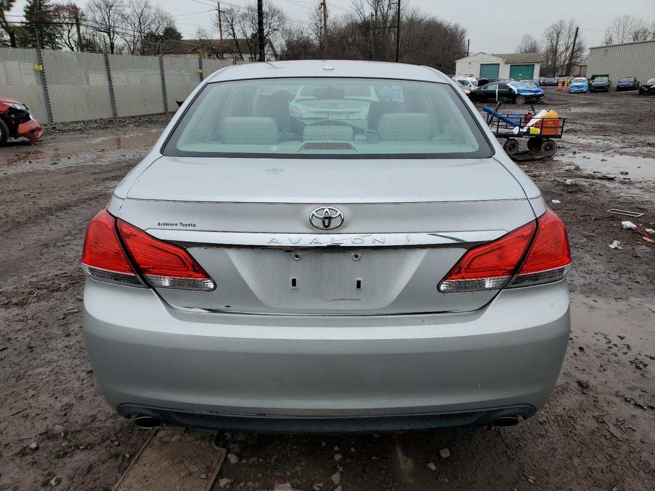2011 Toyota Avalon - Image 6