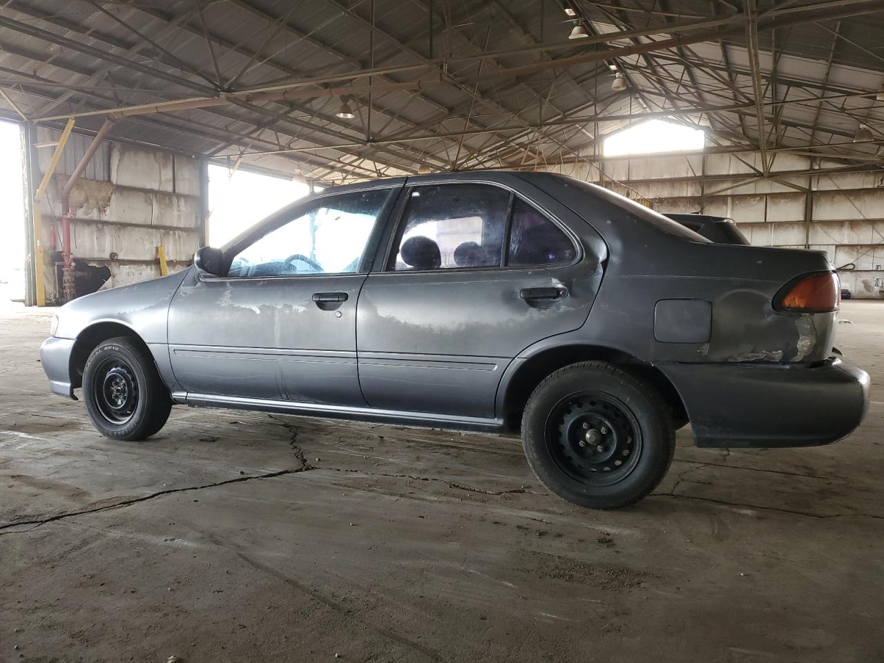 1999 Nissan Sentra - Image 2