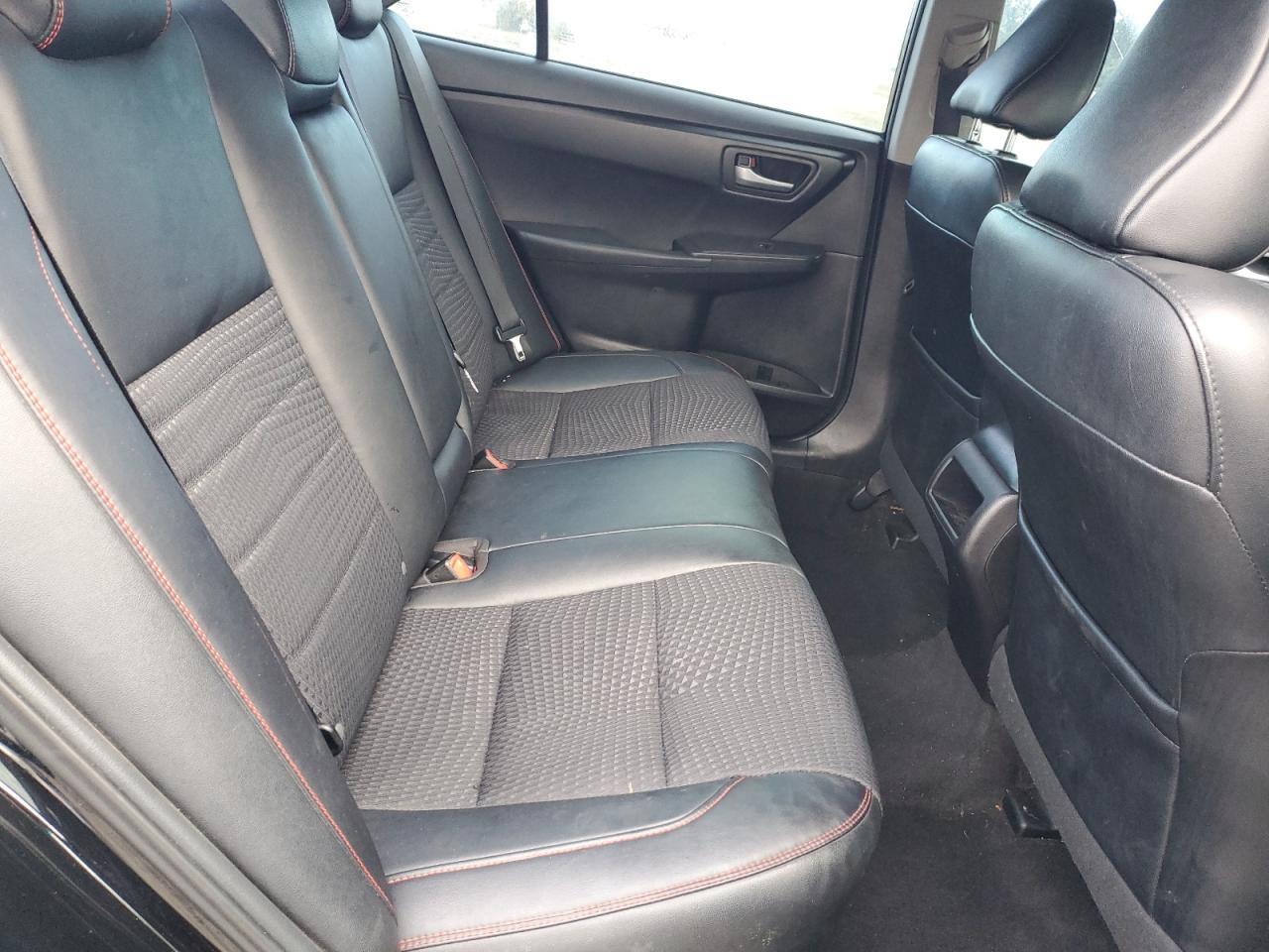 2015 Toyota Camry - Image 11