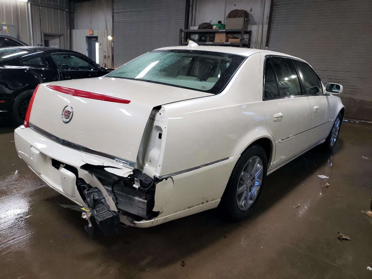 2009 Cadillac DTS - Image 3