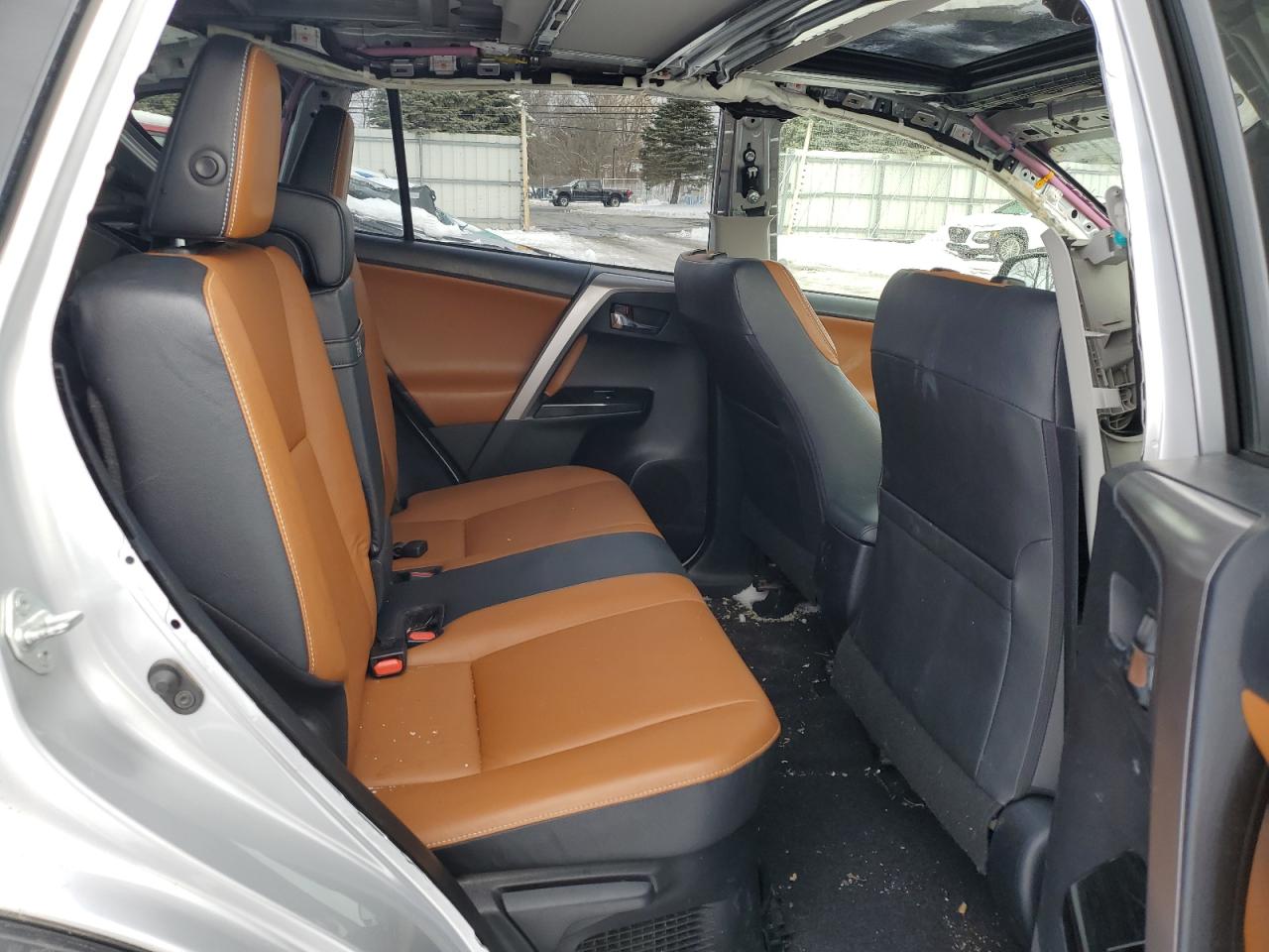 2016 Toyota RAV 4 - Image 11
