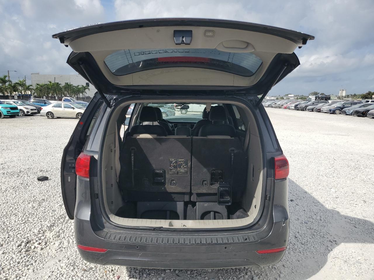 2015 Kia Sedona - Image 6