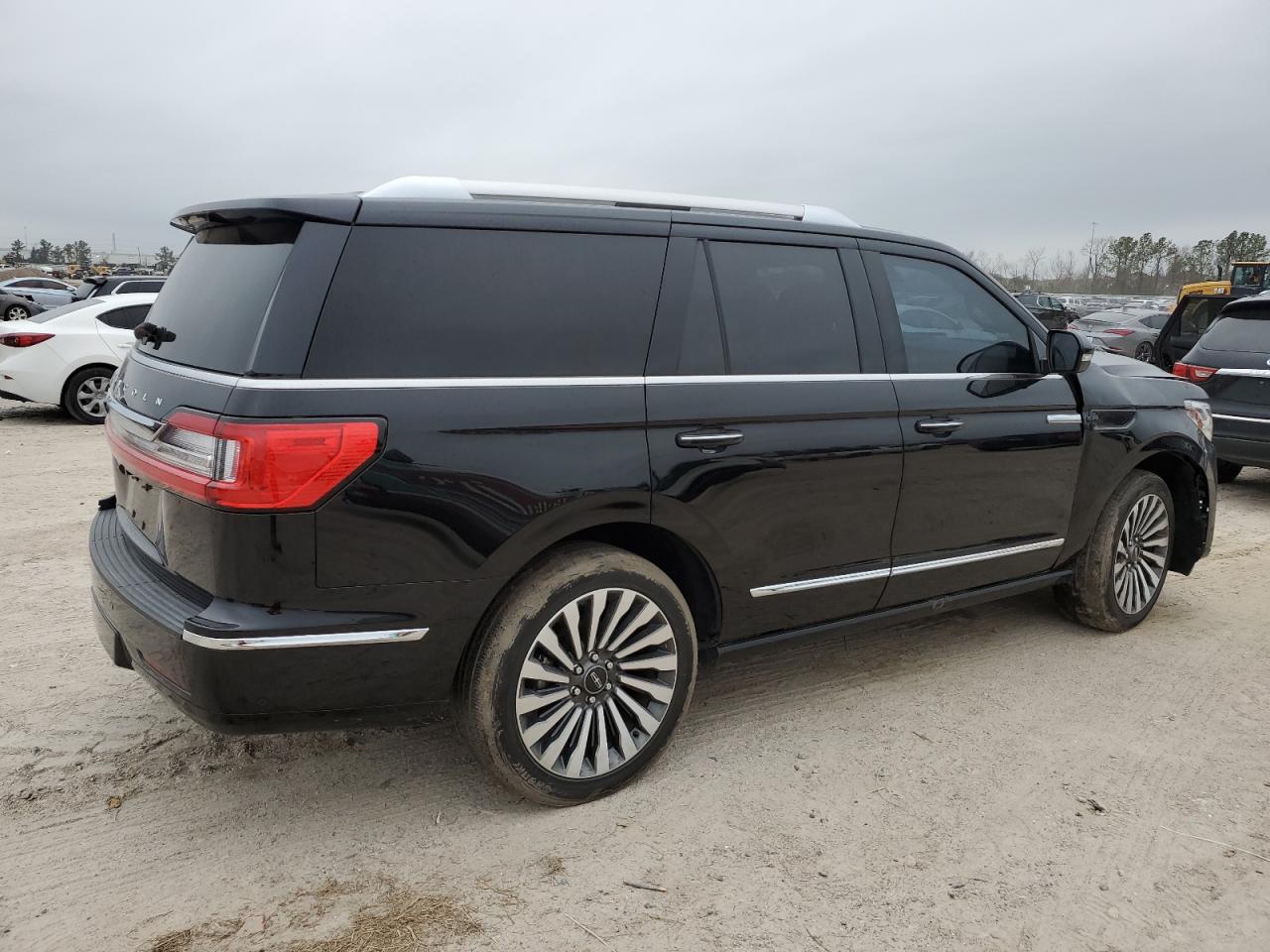2021 Lincoln Navigator - Image 3