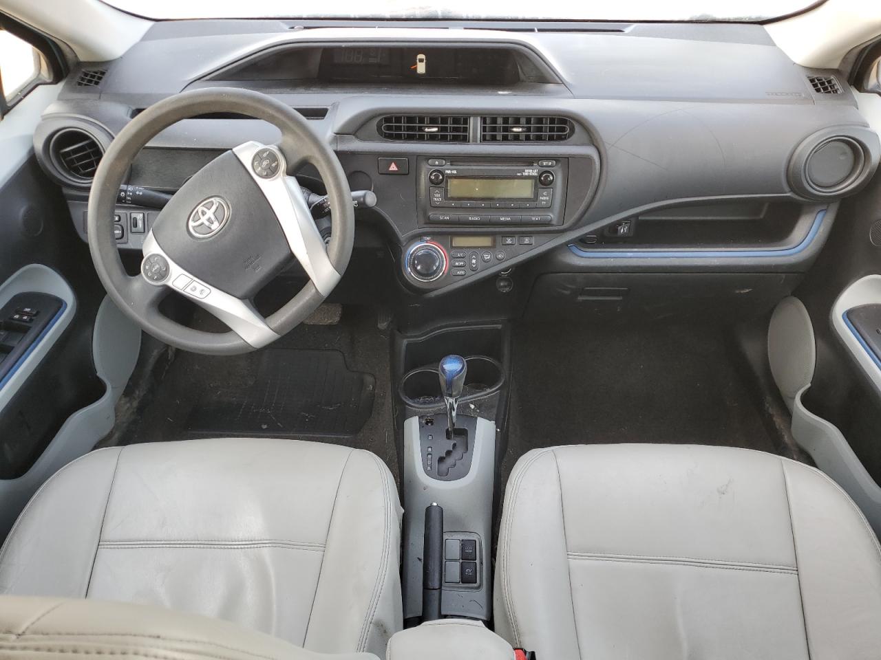 2013 Toyota Prius - Image 8