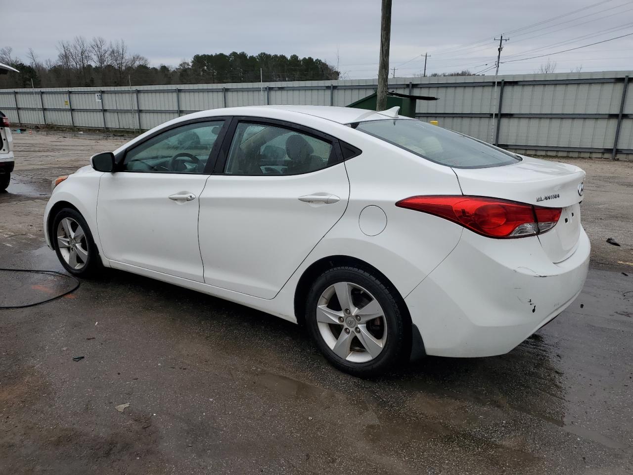 2013 Hyundai Elantra - Image 2