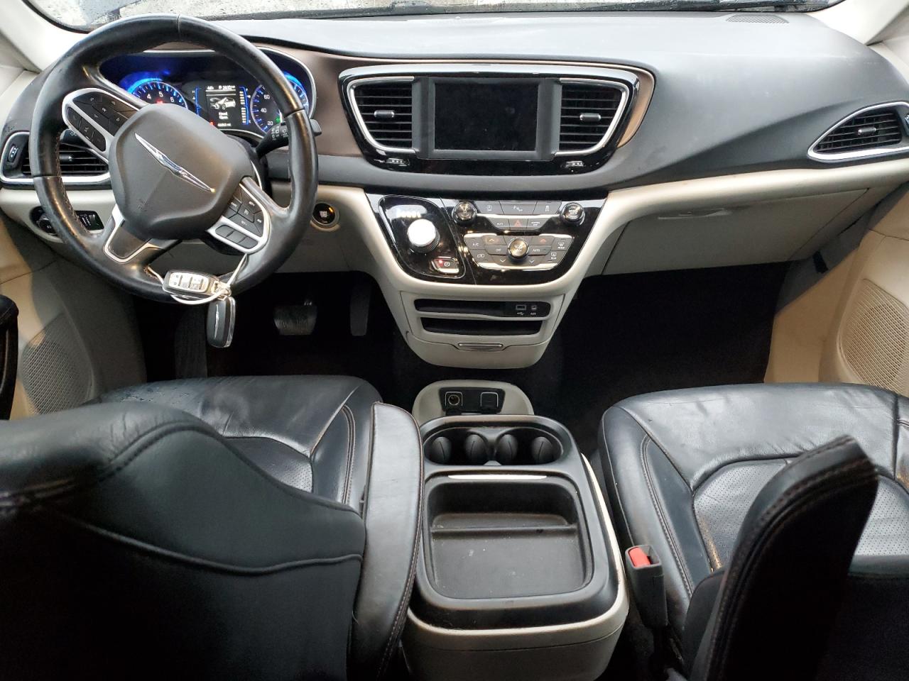 2018 Chrysler Pacifica - Image 8