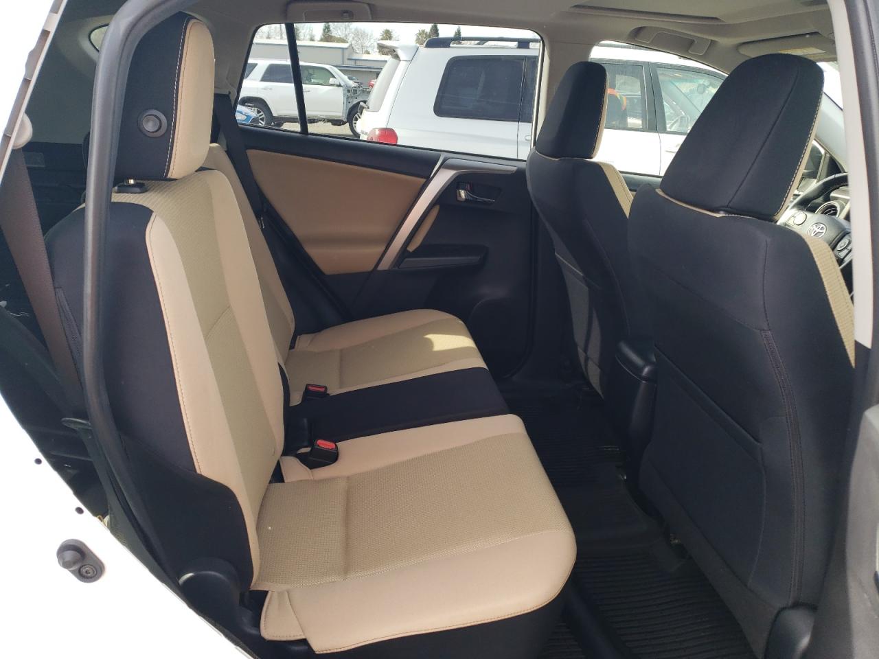 2018 Toyota RAV 4 - Image 11