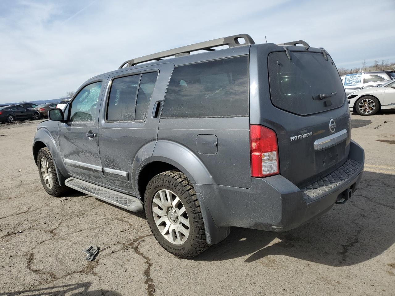 2011 Nissan Pathfinder - Image 2
