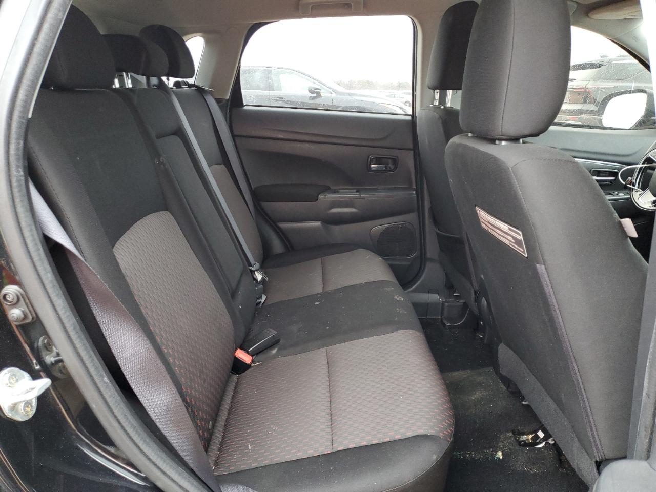2018 Mitsubishi Outlander - Image 12