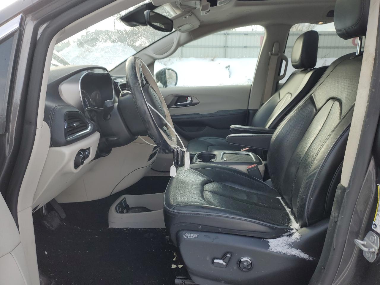 2019 Chrysler Pacifica - Image 7