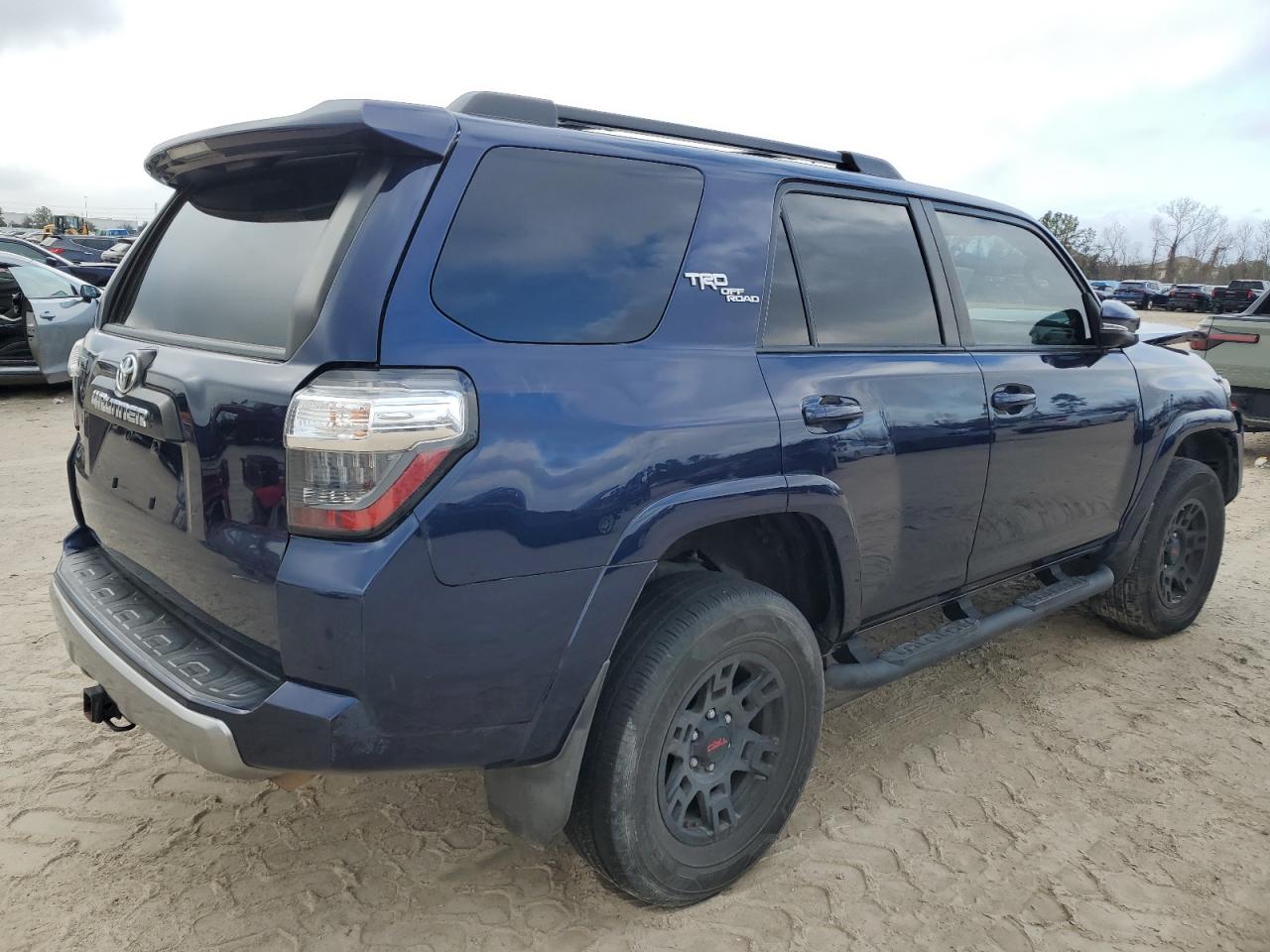 2020 Toyota 4Runner - Image 3
