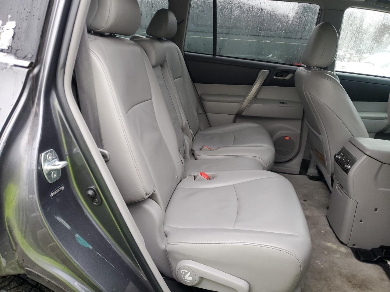 2012 Toyota Highlander - Image 11