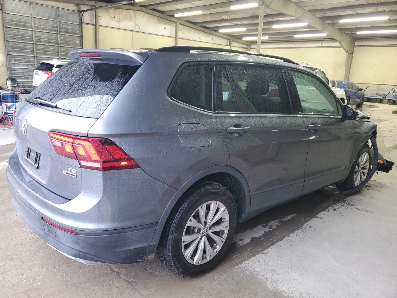 2018 Volkswagen Tiguan - Image 3