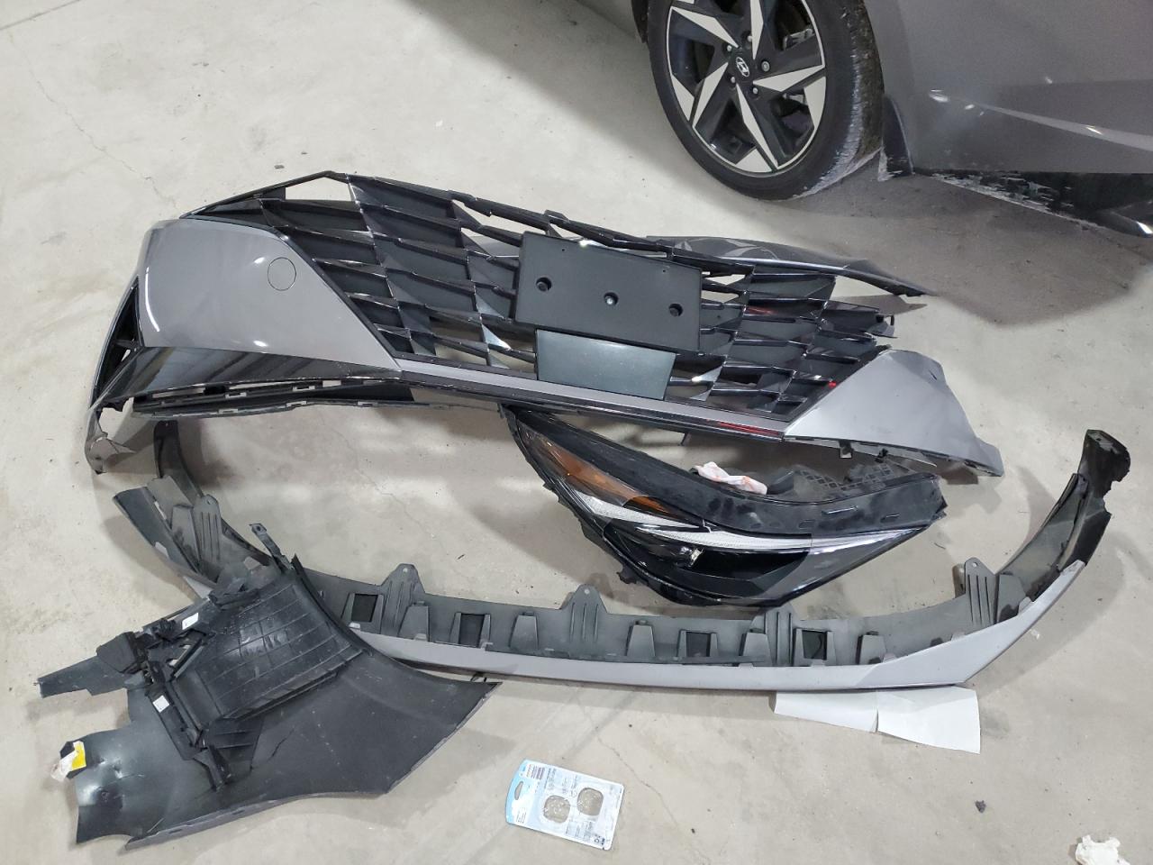 2023 Hyundai Elantra - Image 12