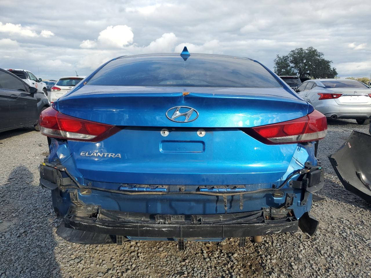 2018 Hyundai Elantra - Image 6