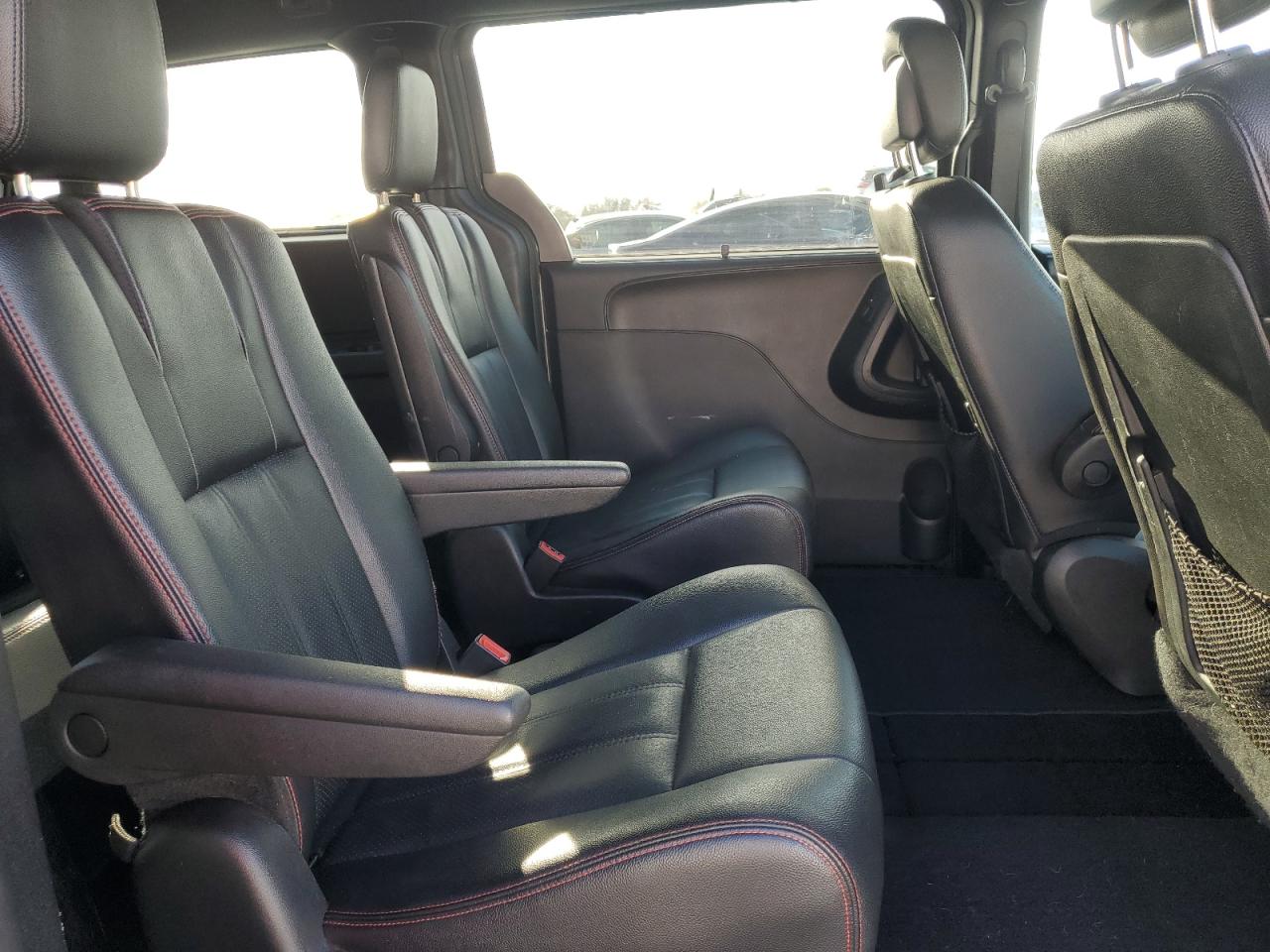 2019 Dodge Caravan - Image 11