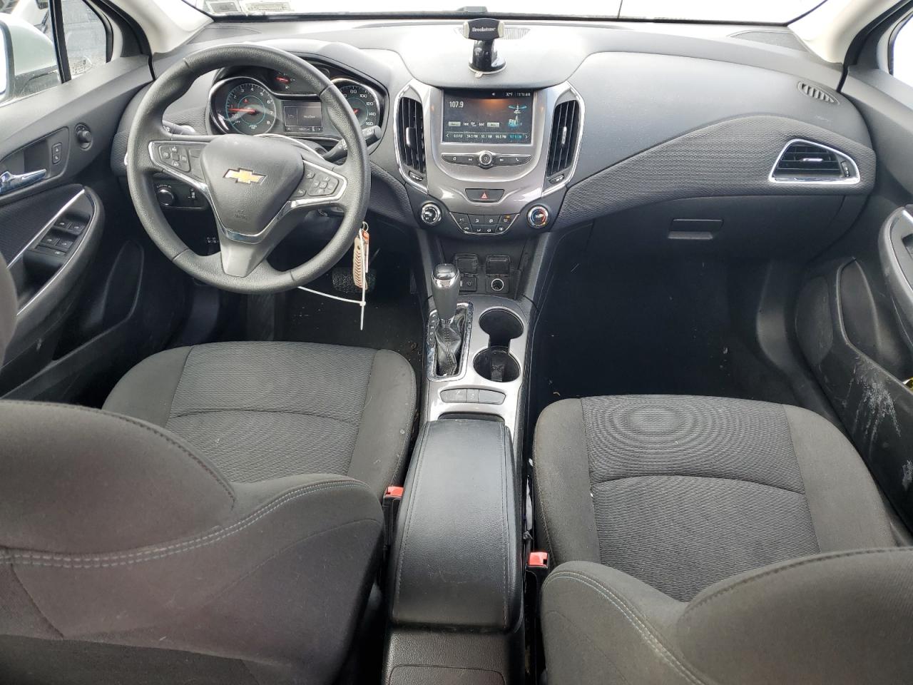 2018 Chevrolet Cruze - Image 8