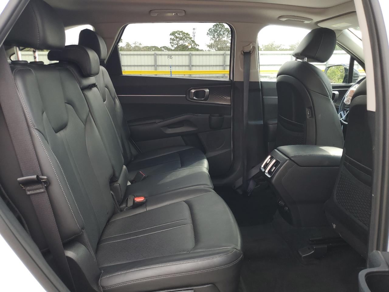 2023 Kia Sorento - Image 11