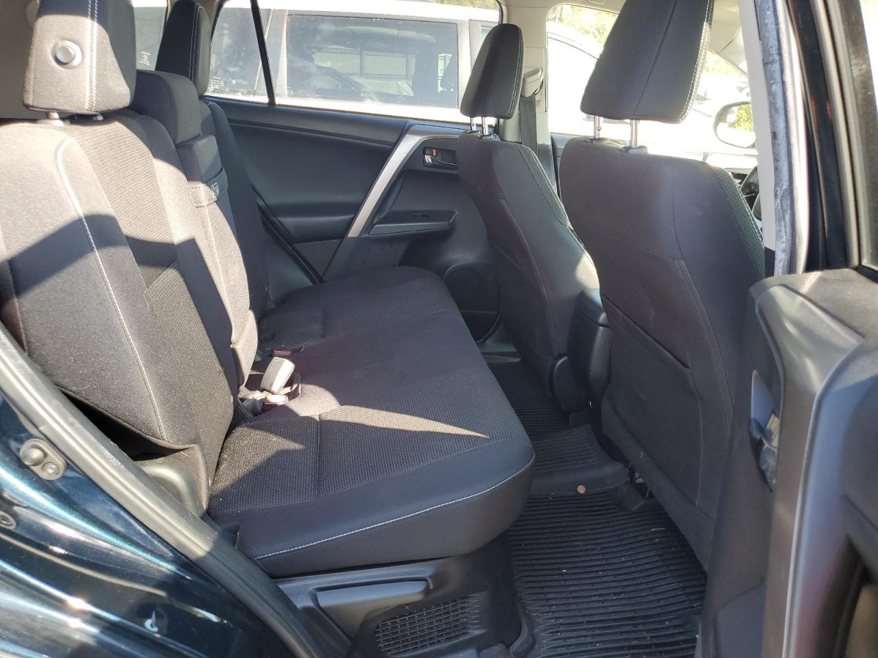 2017 Toyota RAV 4 - Image 11