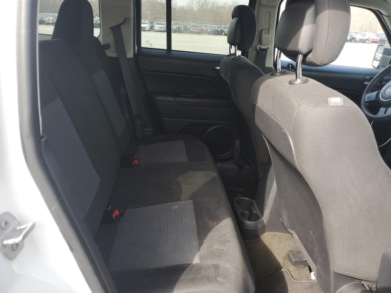 2016 Jeep Liberty (Patriot) - Image 11