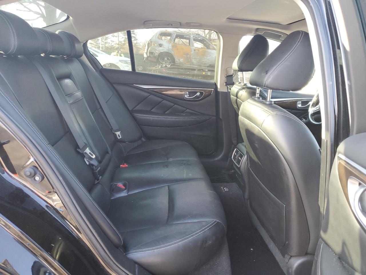 2015 Infiniti Q50 - Image 10