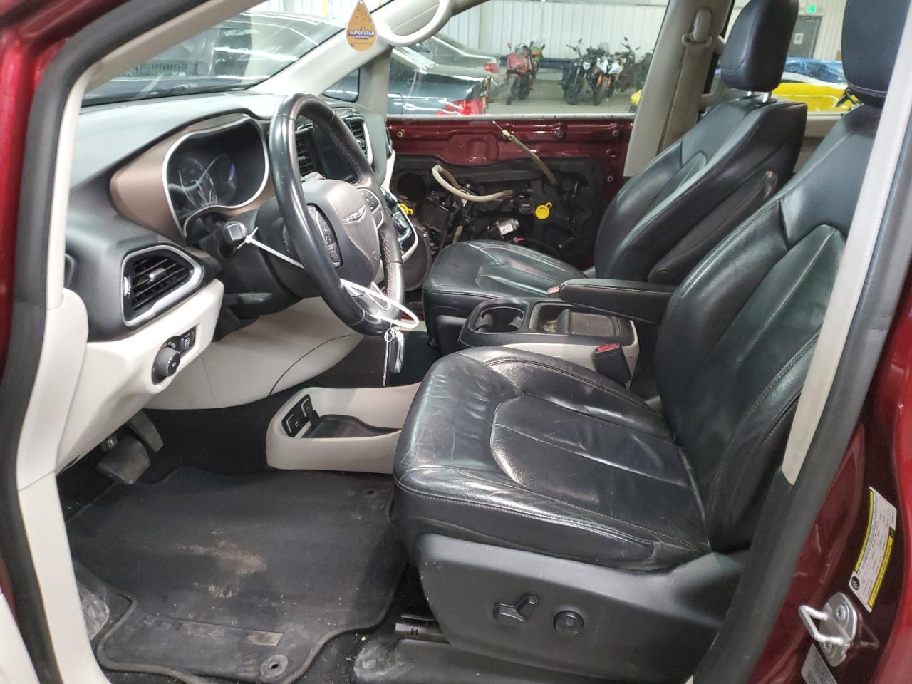 2017 Chrysler Pacifica - Image 7