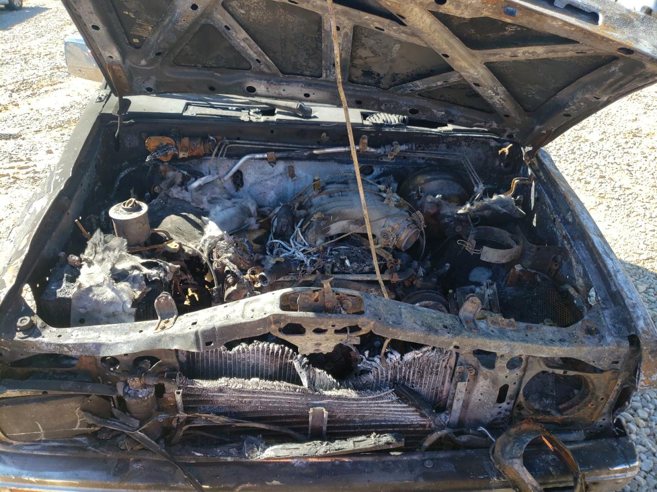 1992 Nissan Titan - Image 12