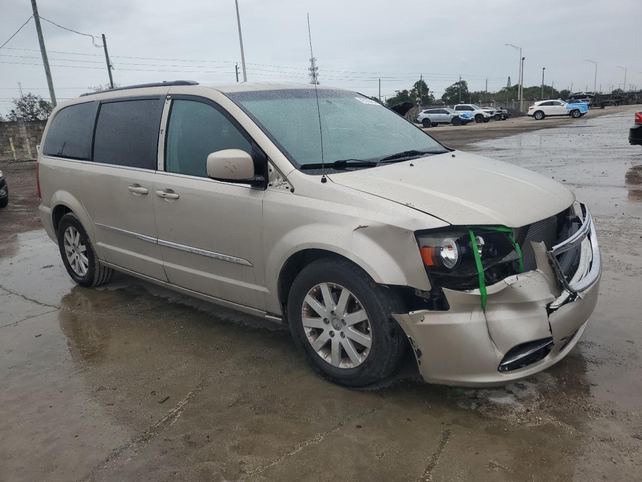 2015 Chrysler Town & Country - Image 4