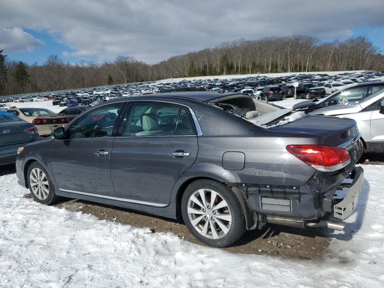 2011 Toyota Avalon - Image 2