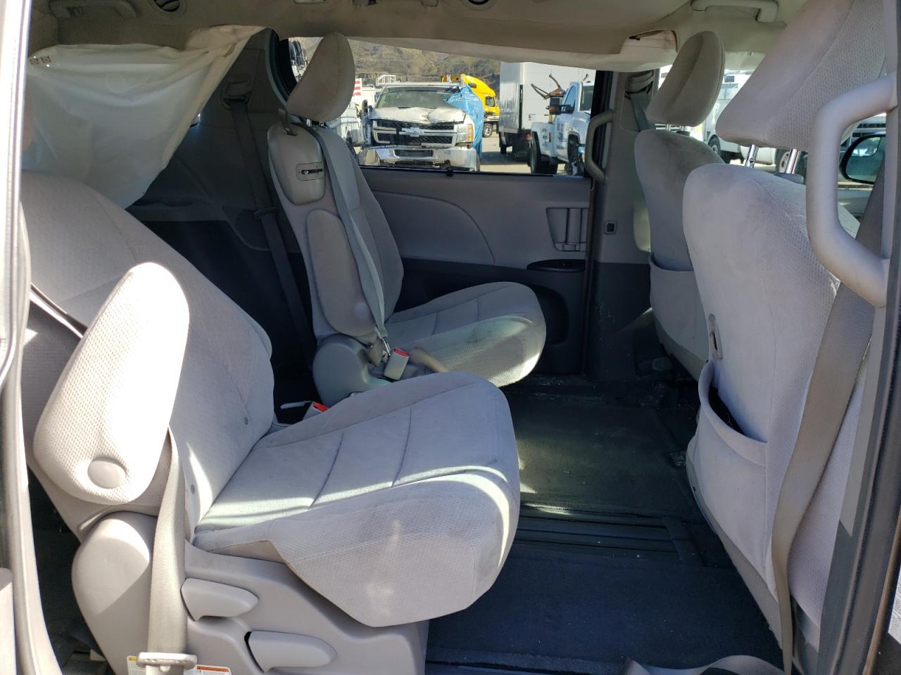 2015 Toyota Sienna - Image 12