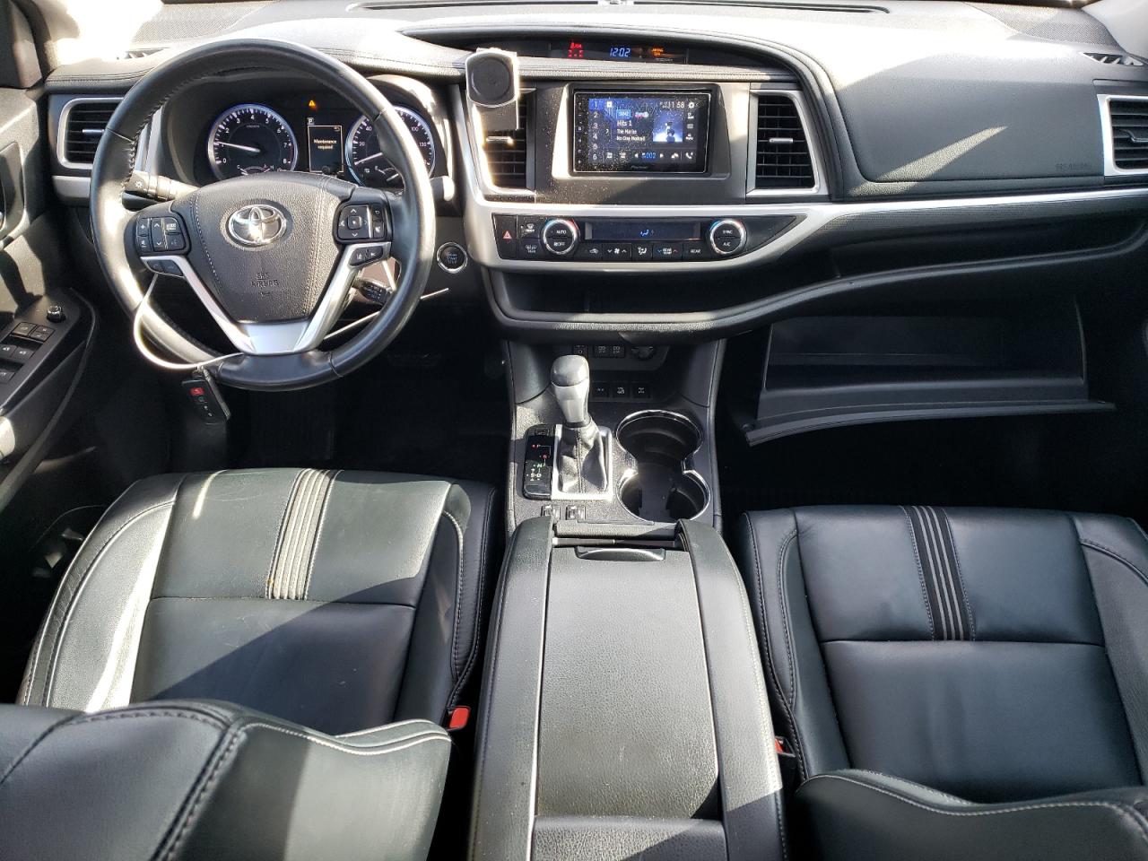 2017 Toyota Highlander - Image 8