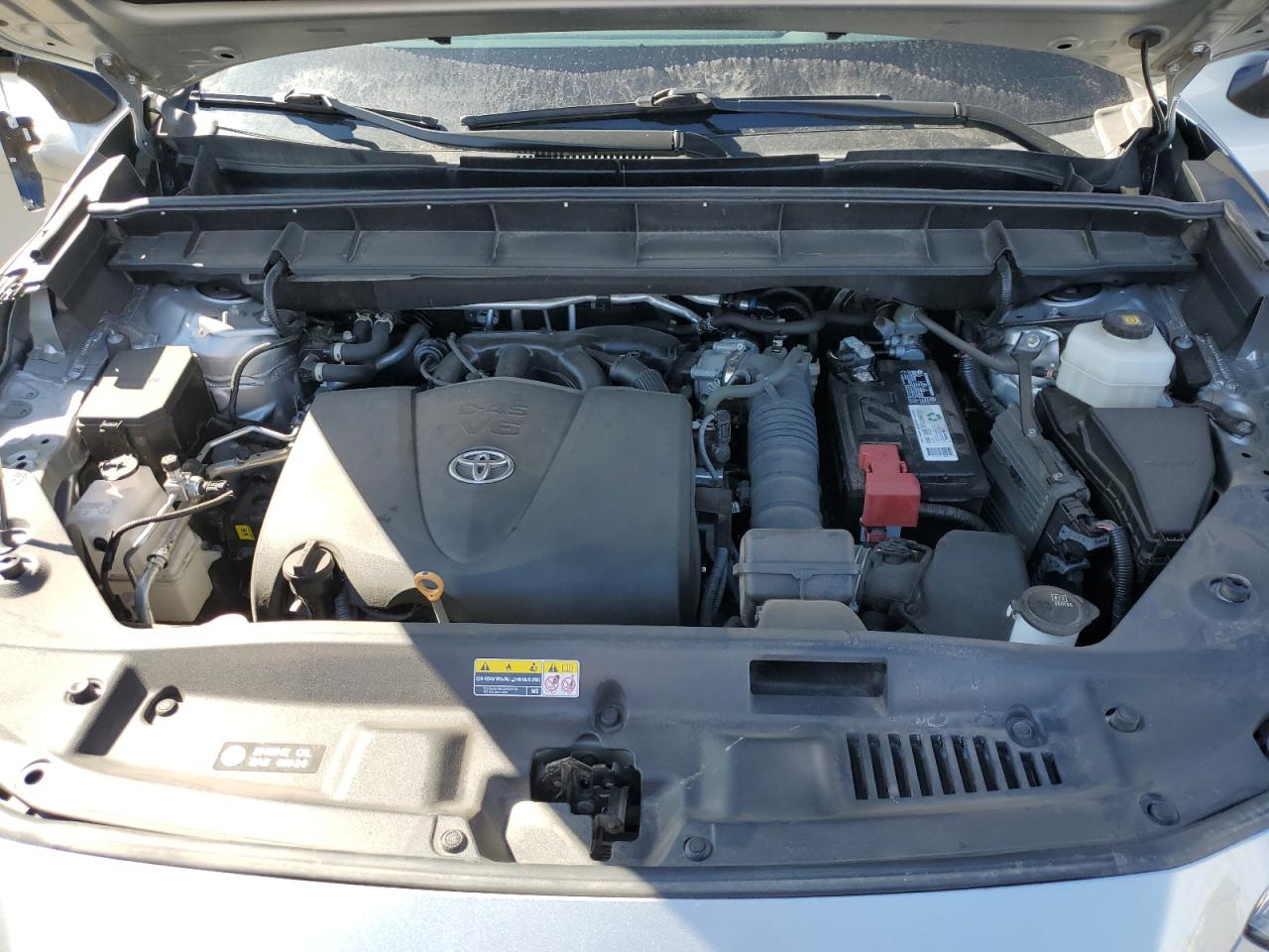 2022 Toyota Highlander - Image 12