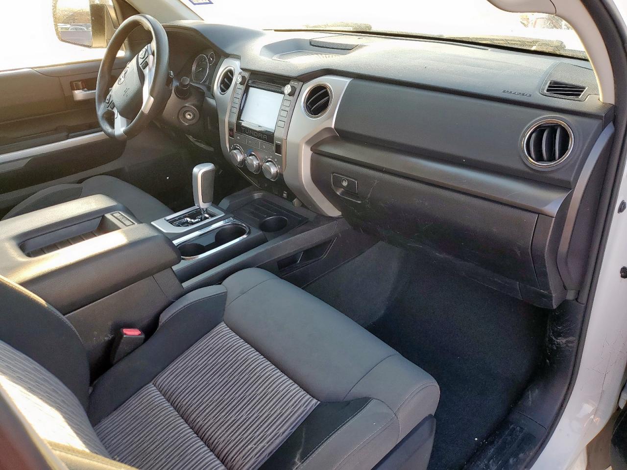 2015 Toyota Tundra - Image 8
