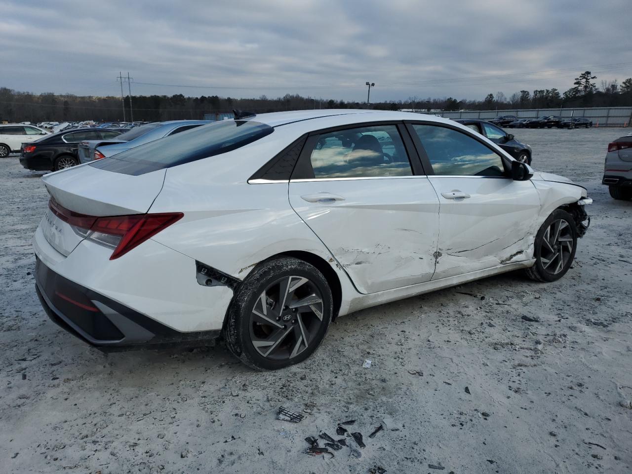 2024 Hyundai Elantra - Image 3