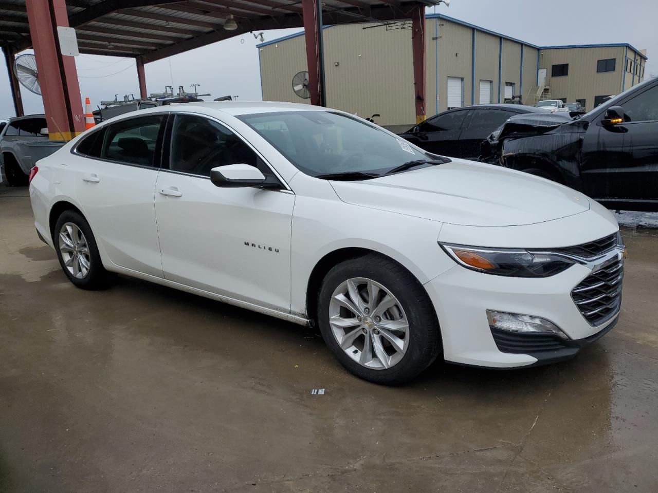 2023 Chevrolet Malibu - Image 4