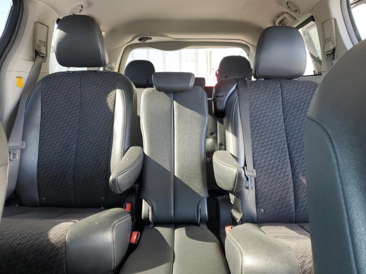2011 Toyota Sienna - Image 10
