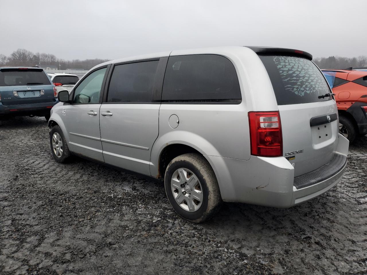 2010 Dodge Caravan - Image 2