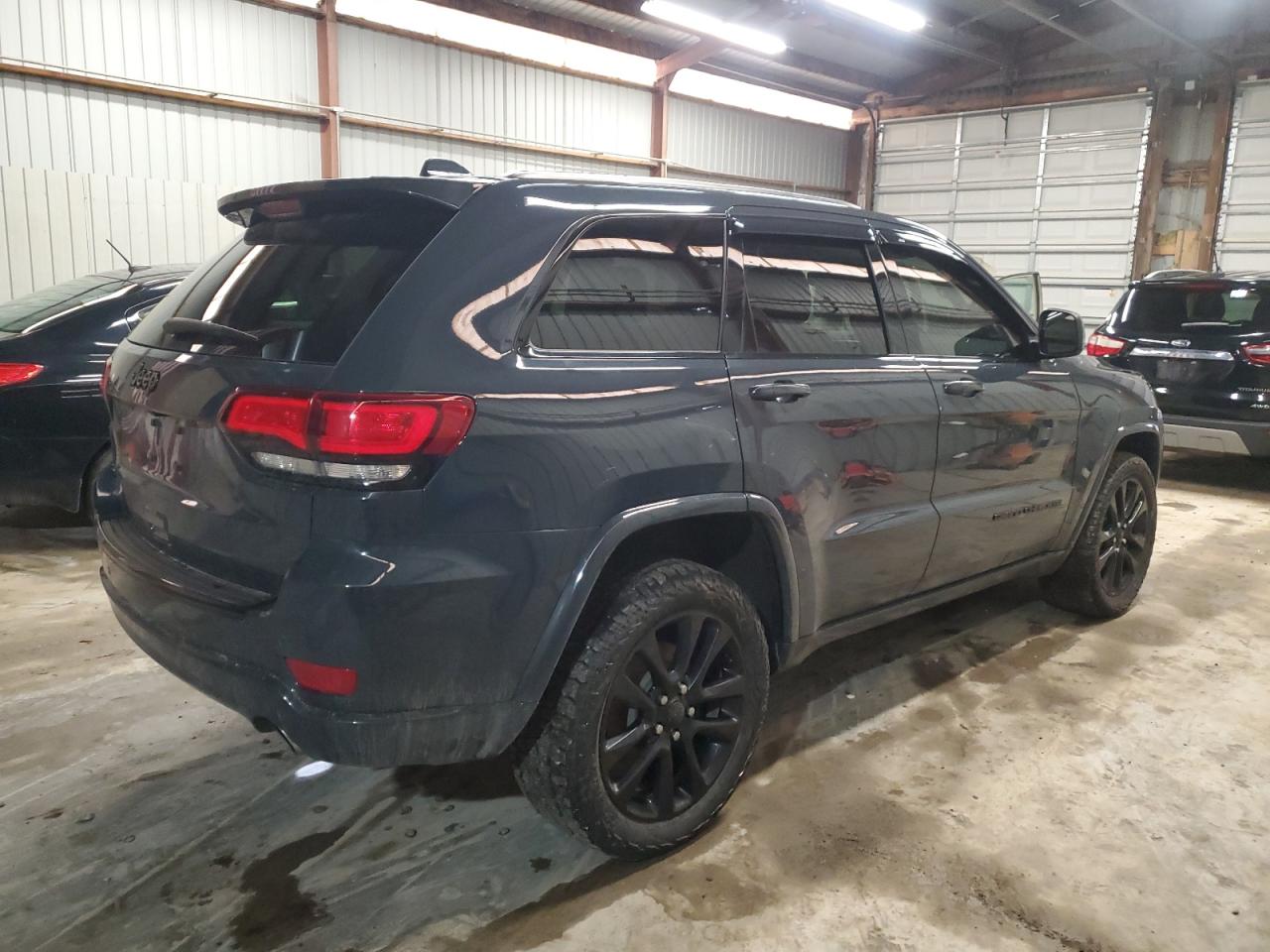 2018 Jeep Grand Cherokee - Image 3