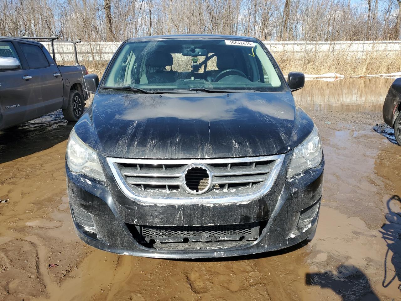 2009 Volkswagen Routan - Image 5