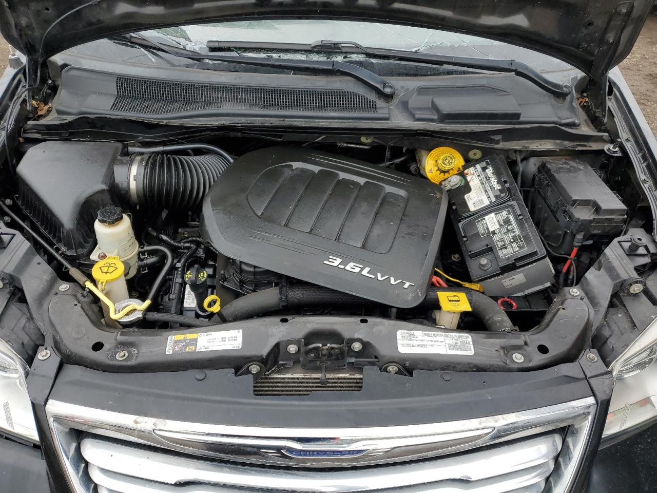 2016 Chrysler Town & Country - Image 13