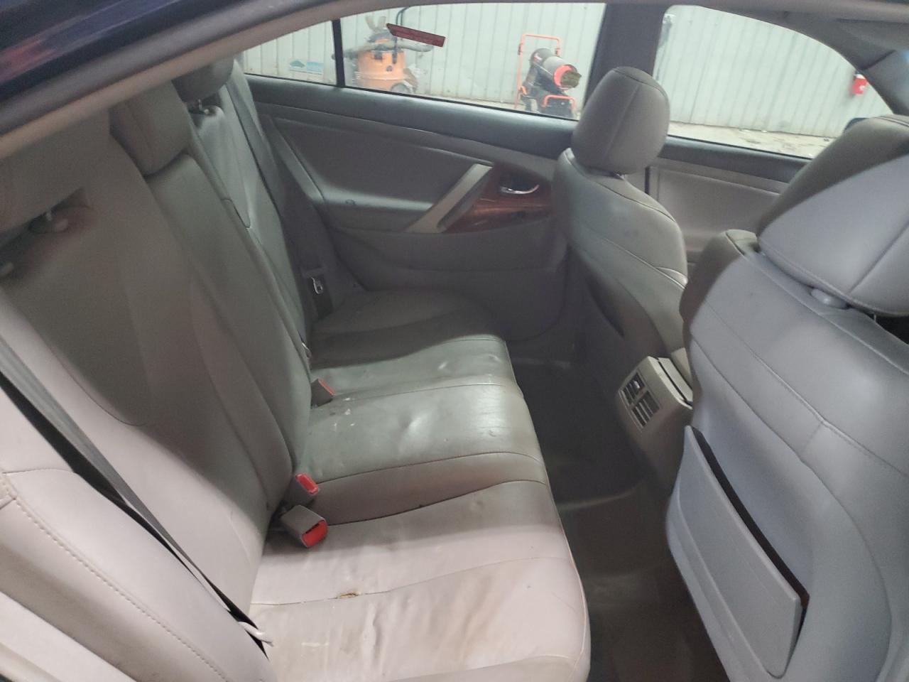 2011 Toyota Camry - Image 10